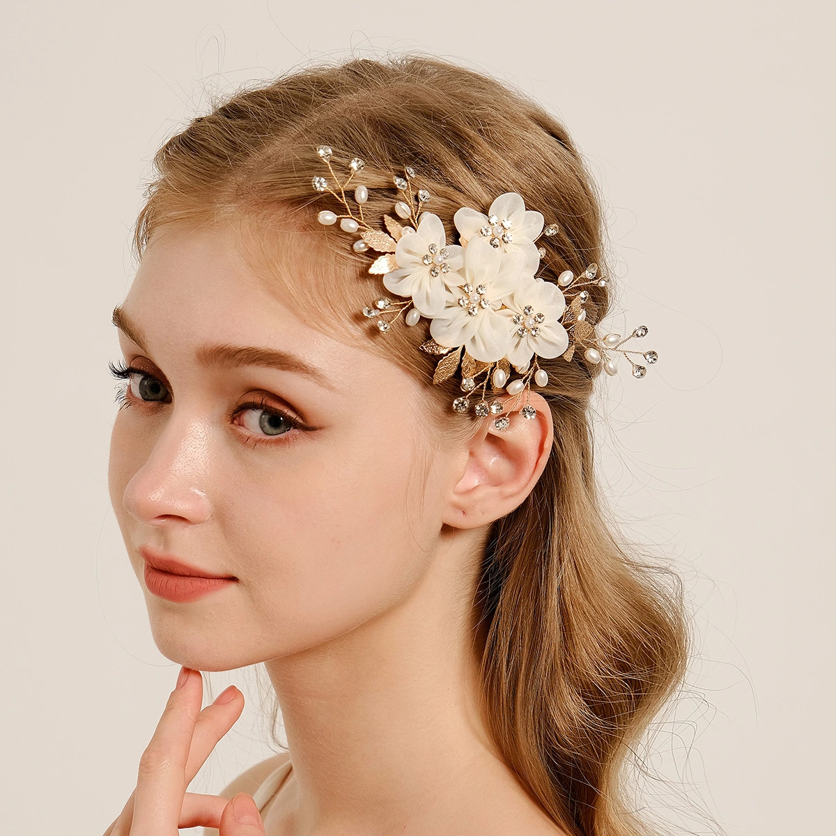 New Elegant White Flower Handmade Hair Clips Fashion Rhinestone Metal Leaf Hair Accessories 1