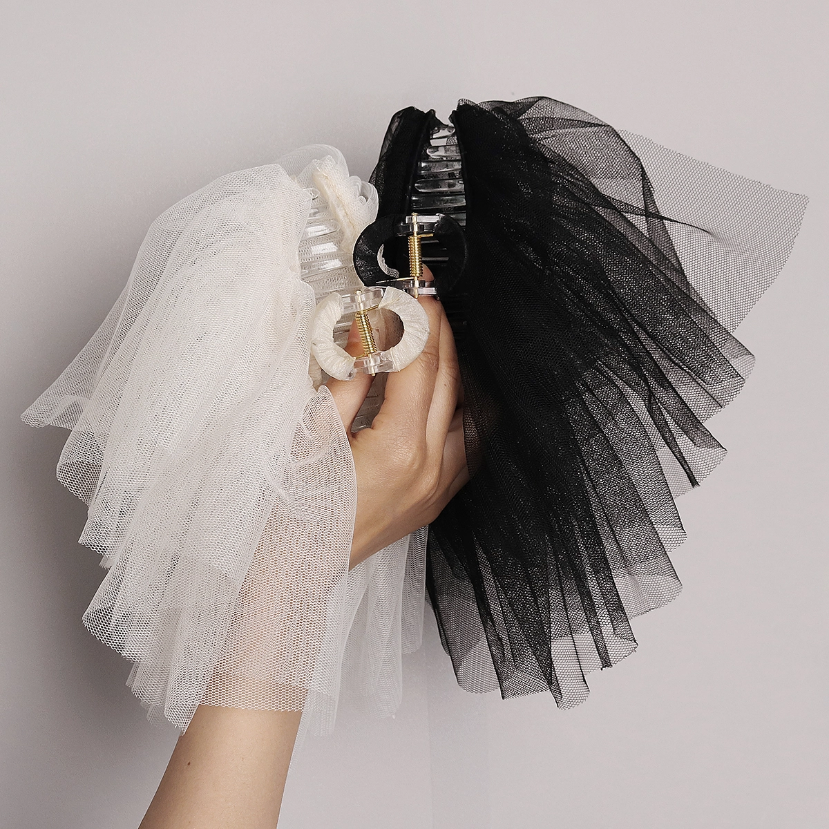 New Wedding Headdress Elegant Hair Claw Short Bridal Veil French Sweet Bride Veil 1