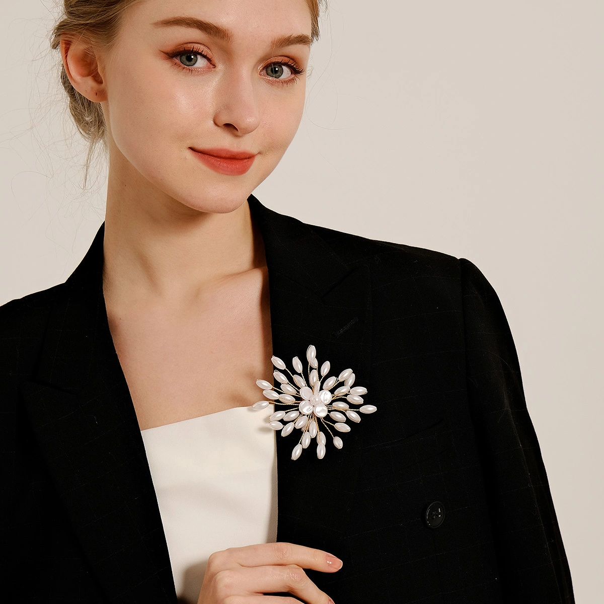 Happy Adorn Fashion Accessories Handmade Imitation Pearl Flower Brooch Pins Elegant Women Daily Jewelry 1
