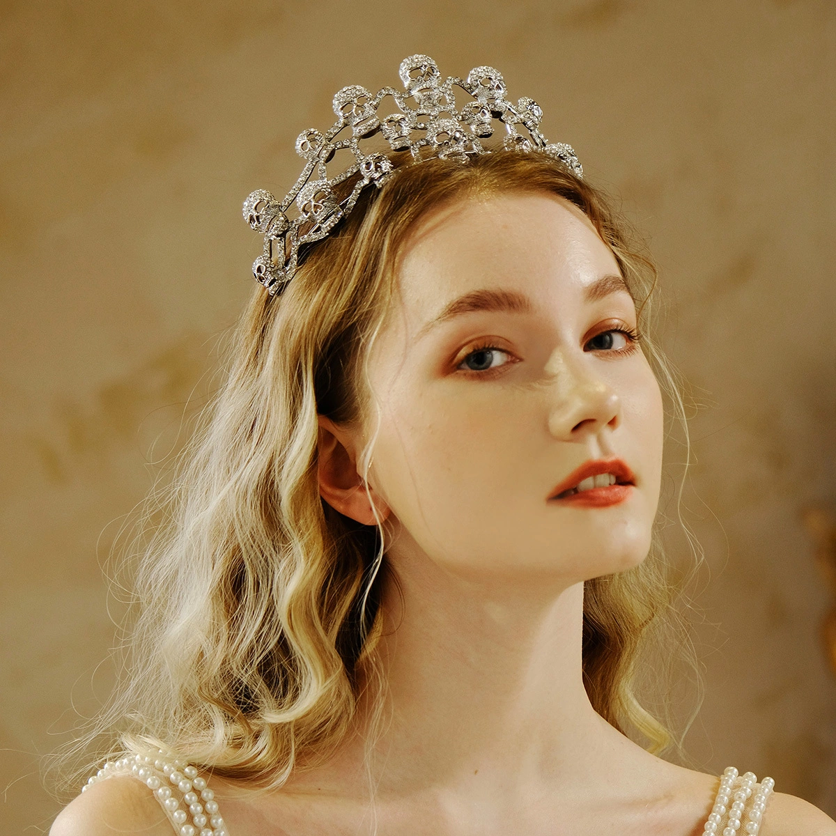 Europäische und amerikanische Halloween-Haar-Accessoires mit Strass-Legierung, Krone, Mode-Party-Schmuck, dunkle Königin, Totenkopf-Krone 1