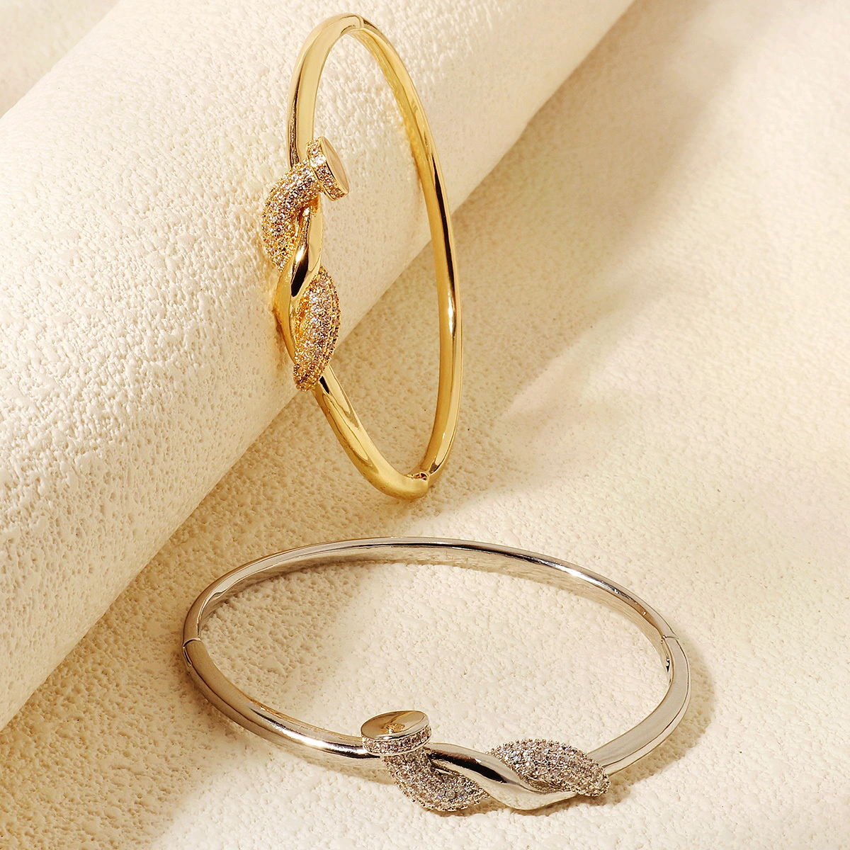 Modisches Nagelarmband, leichtes, luxuriöses, kupfereingelegtes Zirkonia-Armband, exquisites Alltagsaccessoire für Frauen 1