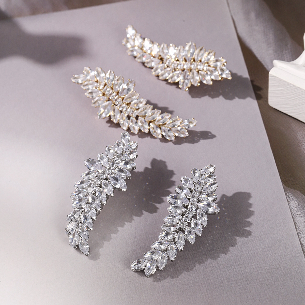 Europäische und amerikanische leichte Luxus-Zirkon-Paar-Clips, süße seitliche Haarclips für Mädchen, modische glitzernde Krokodilklemmen, 2 Stück/Set 1