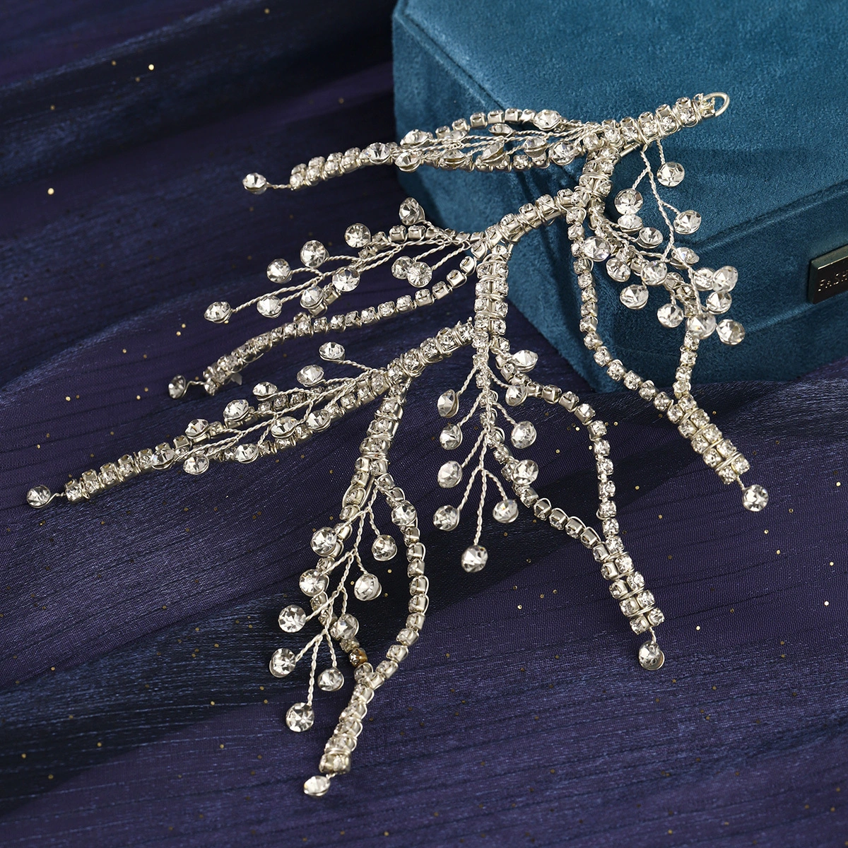 Exquisites, aufwendig verziertes Haarband mit Strassblättern – luxuriöses Braut-Haaraccessoire, eleganter Damenschmuck 1